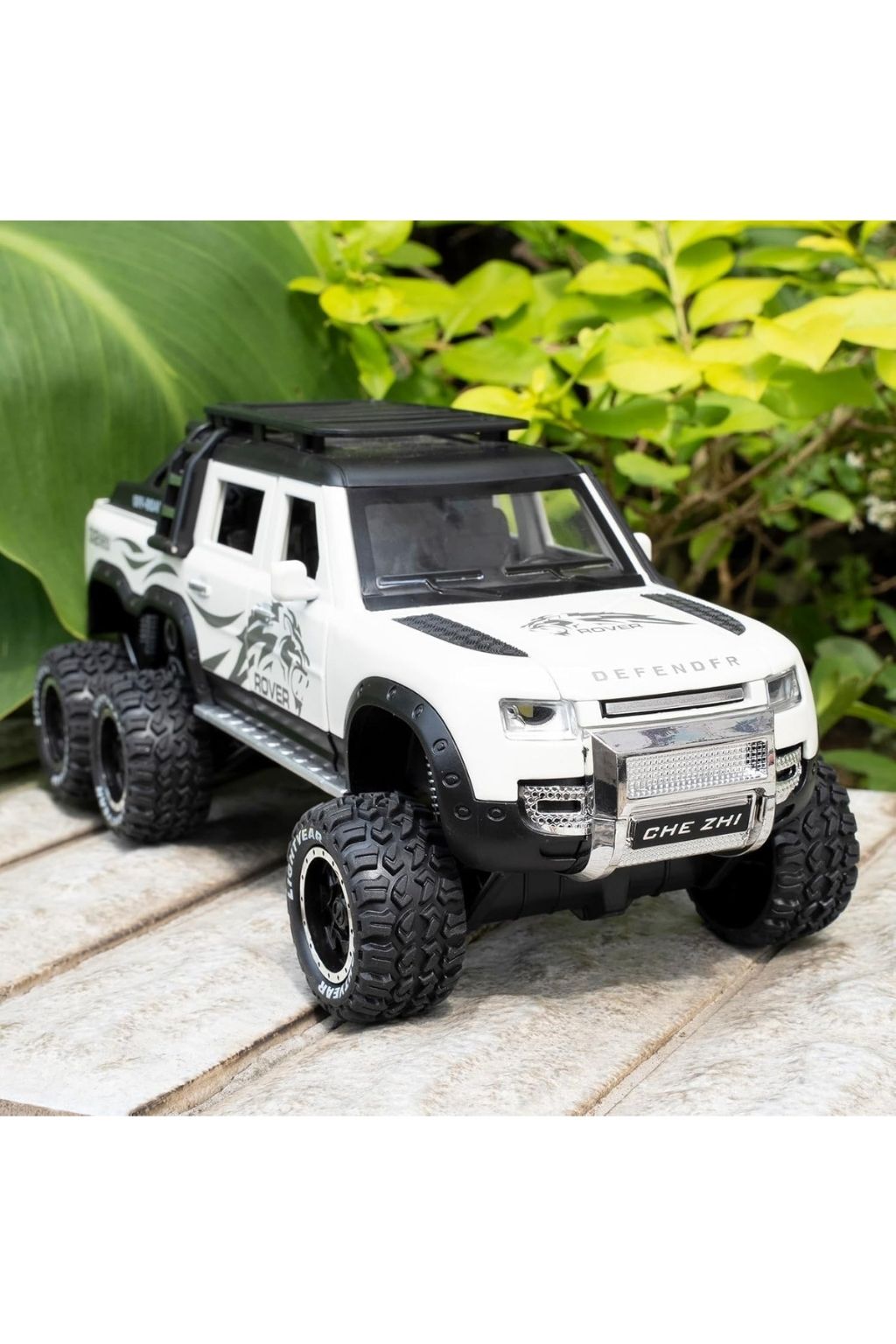 Land Rover Defender Diecast Toy Car 1:24 CZ135A- Assorted