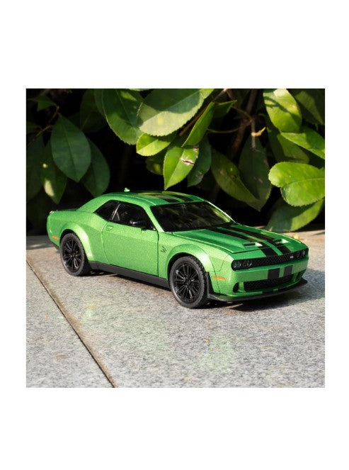 Dodge Challenger SRT Hellcat D.98XN 1:24 Diecast - Green