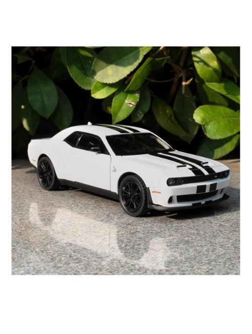 Dodge Challenger SRT Hellcat D.98XN 1:24 Pullback Diecast - White